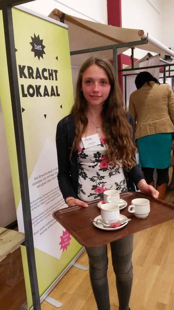 MaSser Daphne help tijdens inloopavond groot onderhoud #Zonnemaat <a href="/Zevenaar/">Gemeente Zevenaar</a> #Krachtlokaal is ook present