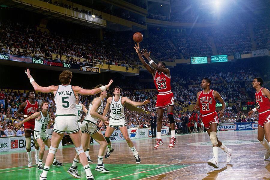 RossSchraeder14's tweet image. On this day 29 years ago Jordan went for 63 vs. the Celtics without shooting a 3. #midrangegame #lostart