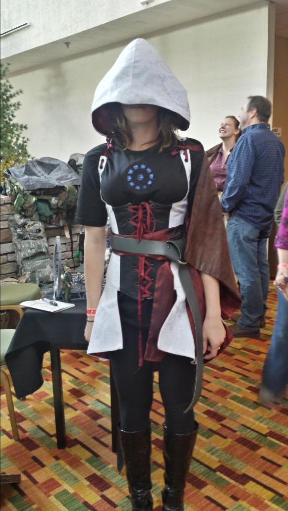 acalhoun714's tweet photo. $ well spent π #AssasinsCreed #Starfest2015 ignore the #ironman shirt I was wearing before I bought the outfit π http://t.co/XVqZWGTALx