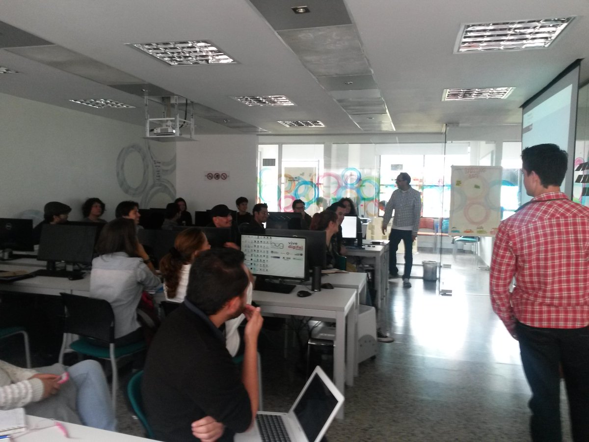 Lab101UNAL's tweet photo. @Ministerio_TIC damos inicio a un nuevo ciclo de @AnimadeLab una oportunidad para aprender sobre #animacióndigital http://t.co/kkzxIAzpW2