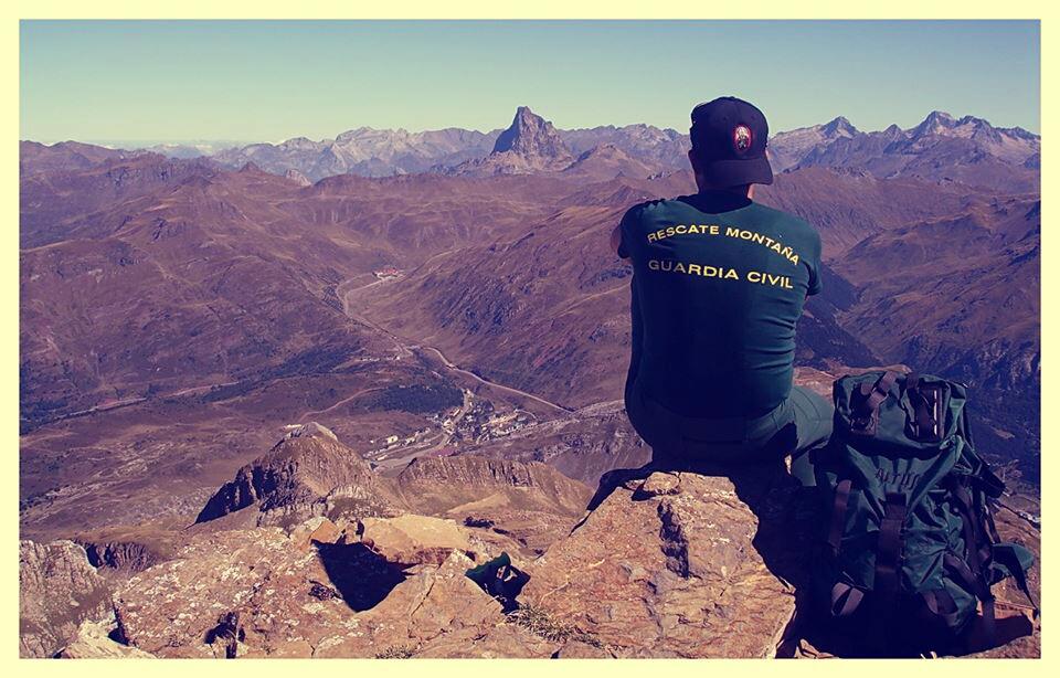 futurosgc's tweet photo. No subas montañas para que te vea todo el mundo, súbelas para ver tú el mundo. #ftgcs 
http://t.co/r0dkY2psQQ