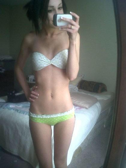 SelfiesDaily's tweet photo. Petite hottie #selfie #babe #selfies #sexyselfie http://t.co/GUcMuQ995W