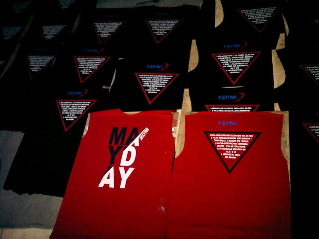 Garapan tshirt #MayDay2015 total 600pcs sampai sekarang belum kelar juga. Semangat dah pokoknya :) #MranggrindCloth