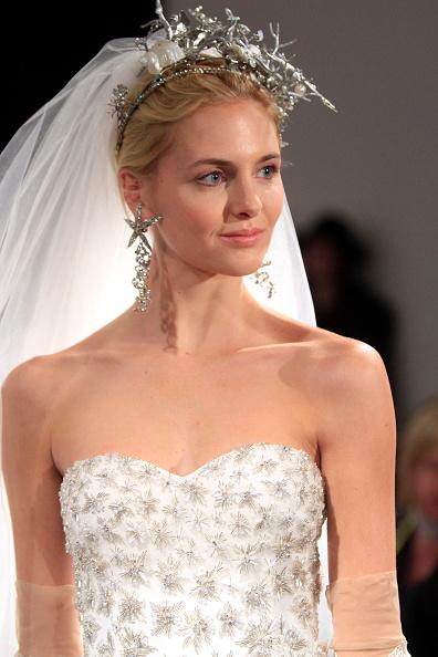 Forget bridal veils &amp; dresses. It's all abut <a href="/NAEEMKHANNYC/">NAEEM KHAN</a>'s headpieces! yhoo.it/1H8Hlt6