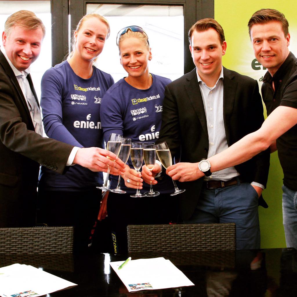 dennisvdrlaan's tweet photo. Welkom @enie_nl bij #TeamEnie. Samen op naar @WKBeach2015 en @Rio2016_en met @M_Meppelink @MarleenvIersel #pakdezon http://t.co/Yehe8OBJ0i
