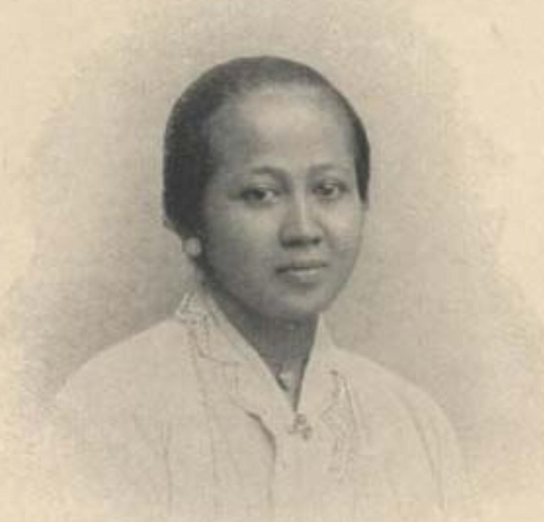anzsilma's tweet photo. Happy midnight, for today, SELAMAT HARI KARTINI untuk para wanita di seluruh dunia :) http://t.co/ahjERV0l1L
