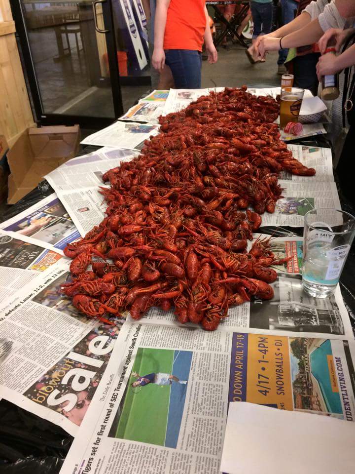 TU_T4T's tweet photo. Summit hospitality! Yum! Crawfish boil! #LSU #T4T #MakeARoar http://t.co/efWOlQ4zCQ