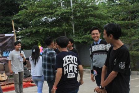 FyanBlast2's tweet photo. Anniv @PowerFat_ Wearing Zero Hate @katadochi 😁 http://t.co/g47FkJrLPI