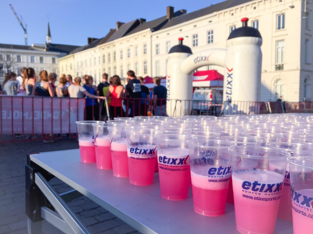 IraisBrowaeys's tweet photo. Studenten van #UGent geven het beste van zichzelf onder de stralende avondzon op de @UniversityRun met @EtixxBENELUX! http://t.co/8rria6oDfG