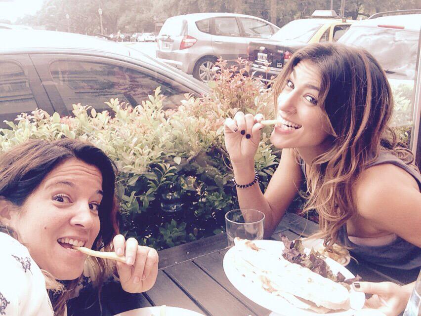 natyfranzoni's tweet photo. Qué Lindo Almuerzo al ☀️ con @natalialopopolo !!! Nos encantó #Perica #Libertador2004 Gracias @Franciscoliden 👌🍟🍴🍹🍖 http://t.co/rKcb2sFpn6