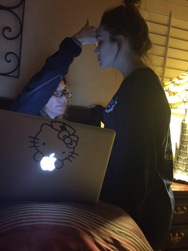 TienerShow's tweet photo. school tomorrow has me like http://t.co/de4VXDjNoI