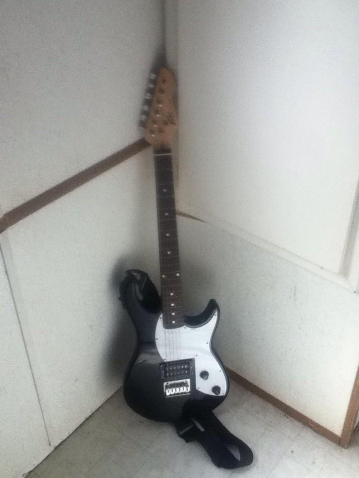 I need help how to play the guitar and send a video how to play it
