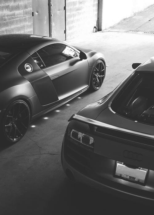 BlackOnBIack's tweet photo. Audi R8 http://t.co/KAR2l5GvJb