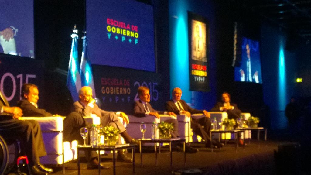 EscDeGobierno's tweet photo. @martinredrado en el lanzamiento de la #EscuelaDeGobidrno2015 https://t.co/zDyHDpDB7F http://t.co/Y3yVcsp7go