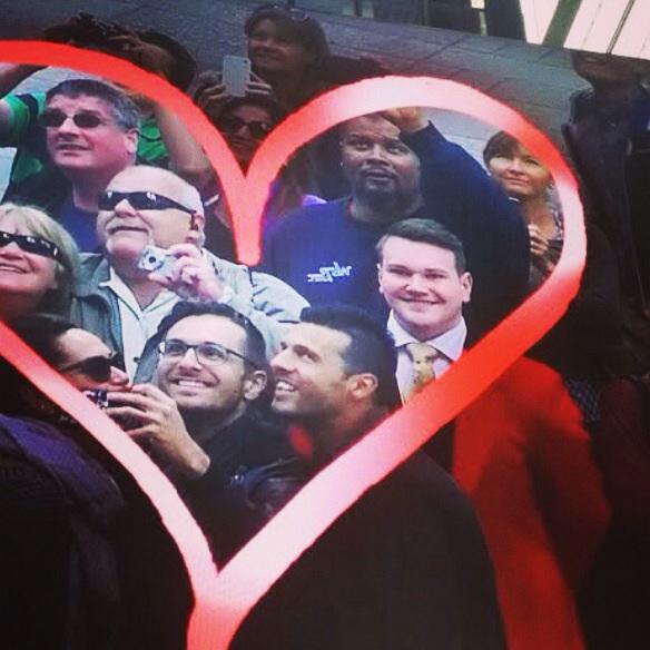 TheGoring's tweet photo. Oscar got #CaughtOnCamera in @TimesSquareNYC. #TheUltimateService. http://t.co/6Uhy8mCInM