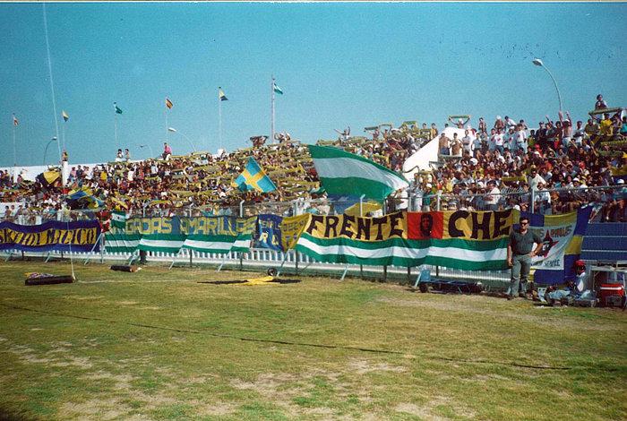 HoolsAntifa's tweet photo. #FrenteChe - #CadizCF (Andalucia) #antifa #fansagainstfascism #OldGroups http://t.co/onZeN2PGeK