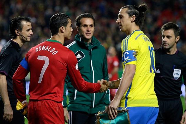 FootyWorIdies's tweet photo. Two Zlatan fans lucky enough to meet and greet Zlatan in person. #ZlatanFacts http://t.co/8Iu3XsFmY8