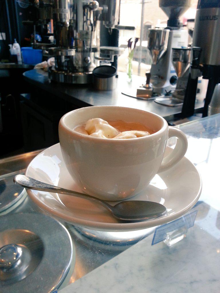 Capoyunk's tweet photo. The best way to start off the week! #affogato #capoyunk http://t.co/wOKHM8awot