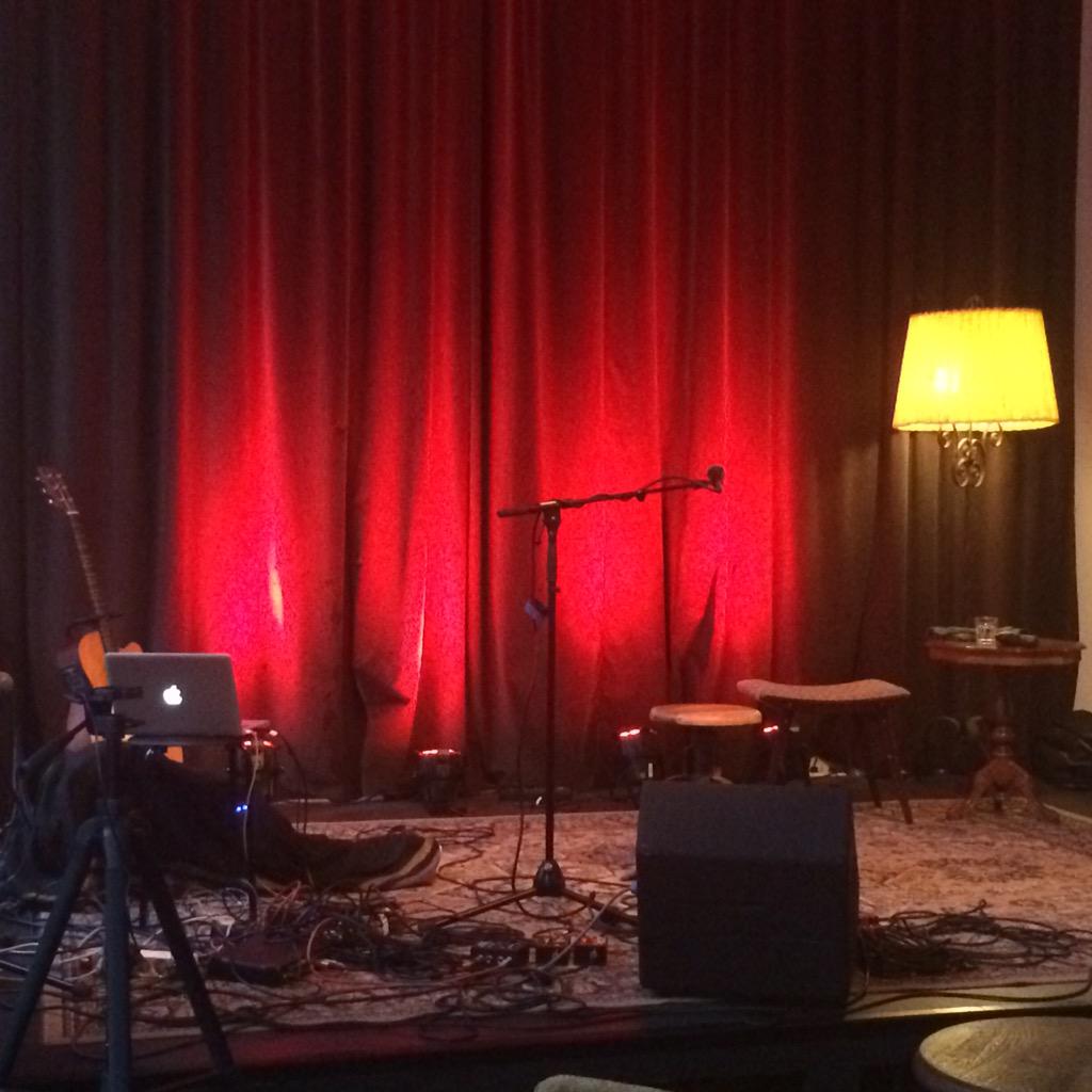 ArtistsOfBerlin's tweet photo. Gleich geht's los!!! #percussiveguitarnight #percussiveguitar http://t.co/ruoYtIm6jZ