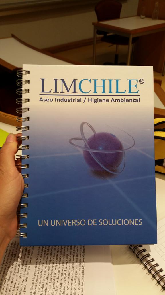 pitucampisbej's tweet photo. #LIMChile proveyéndome material de estudio!! 😀 gracias tío @cesguep y @desguep 👏👏👏 http://t.co/y5C8aTRwhO