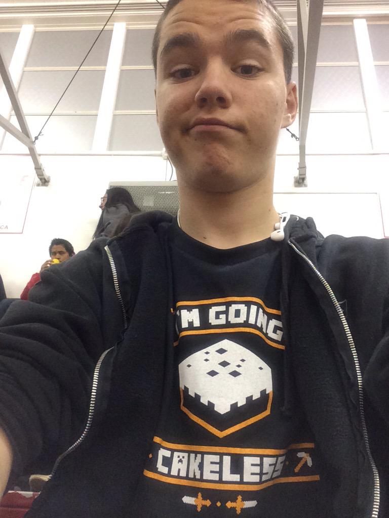 DeltaGriff4356's tweet image. @RayNarvaezJr reppin #cakeless today for 4/20! #blazeit #munchies