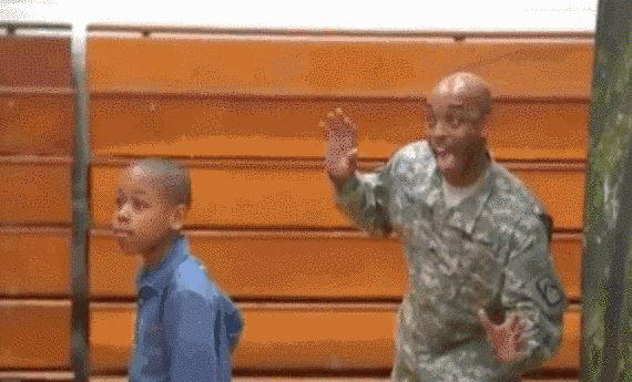 fox32news's tweet photo. WELCOME HOME, DAD! Soldier returns from deployment, surprises son by photobombing school photo http://t.co/H66EfeFKGe http://t.co/SeuIKiNwmj