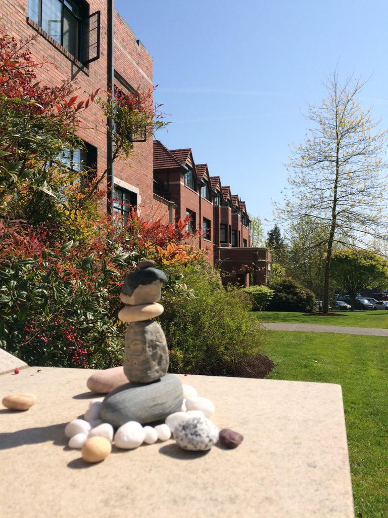 andrw_marshall's tweet photo. Carin on the quad. Fitting if you're #pugetsoundbound @univpugetsound @PSAdmission http://t.co/vtN25rRKph