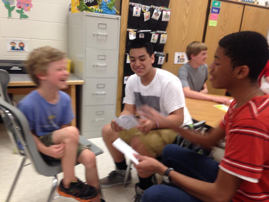 Shawnl8's tweet photo. @lcpsfacsrocks @tkcogdell Great partnership between Trailside 8th Gr &amp; #NLE KG Ss for Earth Day! #lcps15 http://t.co/52MKKYiopN