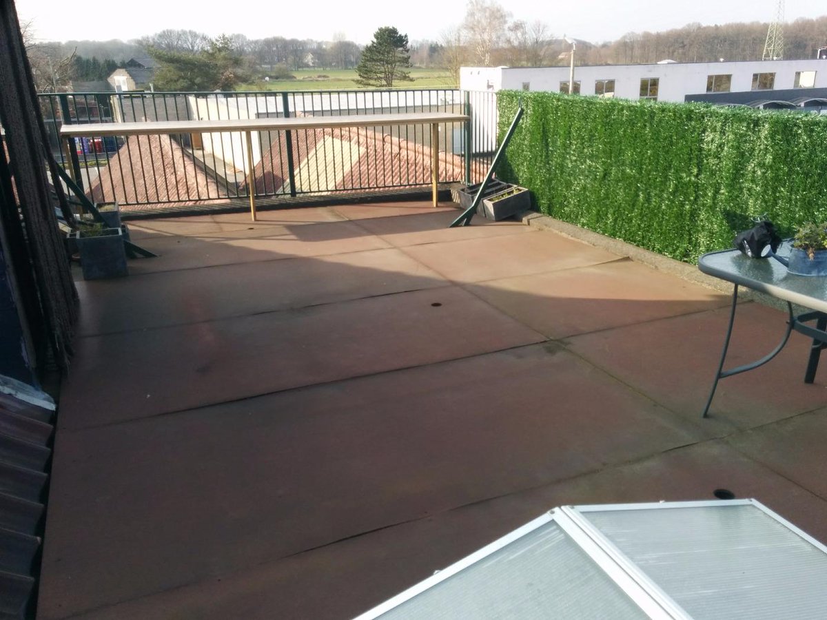 timberprojects's tweet image. Volg timberprojects en ontdek hoe we dit versleten terras omtoveren! #dakterras #hout #timberprojects.be