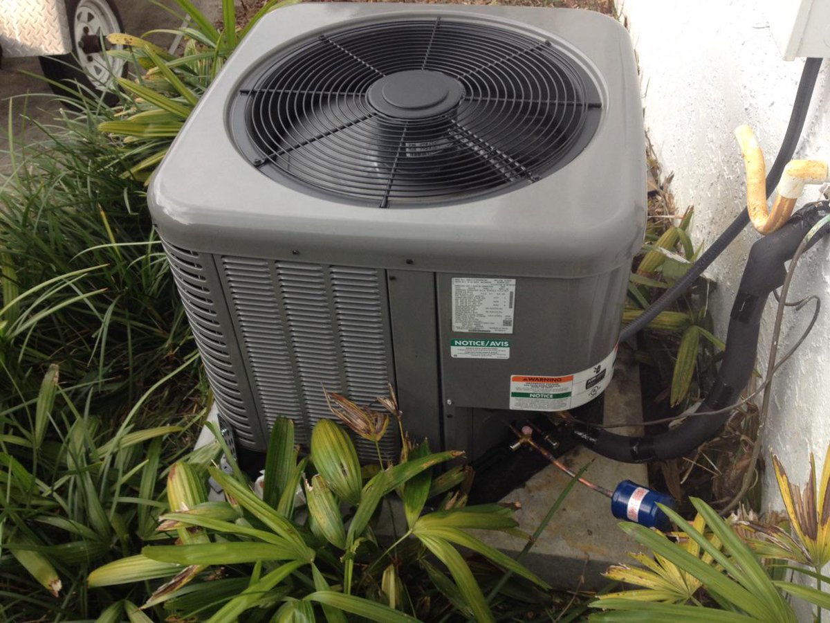 ACRepairsTampa's tweet photo. We installed this new Rheem 2 ton 14seer split system in #SpringHill last week! Call us today for your free quote! http://t.co/xOseEk3fC8