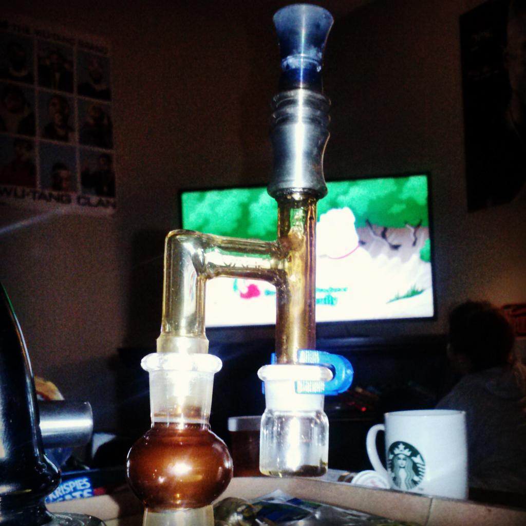 Jtellez61's tweet photo. Got that coin dozer dab rig...closer to reclaim with every dab ;) #420 #dabsforbreakfast http://t.co/xDBg1Z4IZf