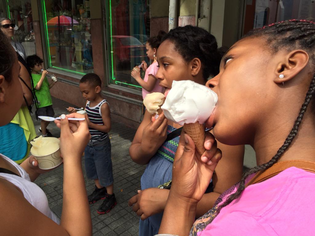FMAcares's tweet photo. Probando helado fresco #fmapr http://t.co/AxT4UiU9vq