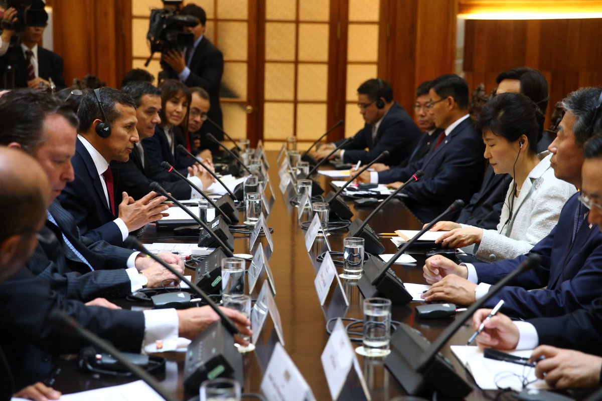 presidenciaperu's tweet photo. #EnFotos Mandatarios de Perú y Corea del Sur encabezaron reunión ampliada entre delegaciones de ambos países. http://t.co/23McA4Nrch