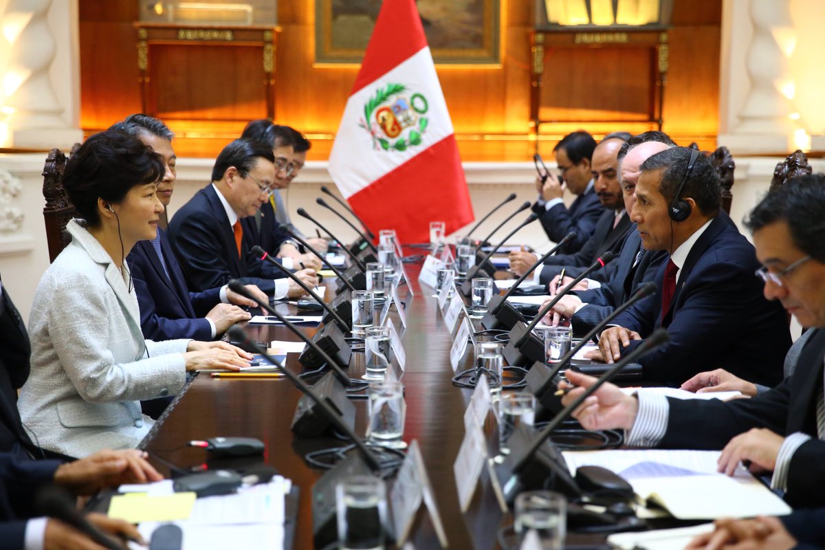 presidenciaperu's tweet photo. #EnFotos Mandatarios de Perú y Corea del Sur encabezaron reunión ampliada entre delegaciones de ambos países. http://t.co/23McA4Nrch