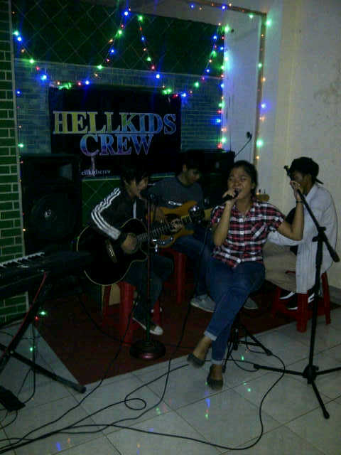 Hope_Miracle14's tweet photo. Special acoustic seseason II hellkids crew at jion studio music http://t.co/6ertmu66Fi