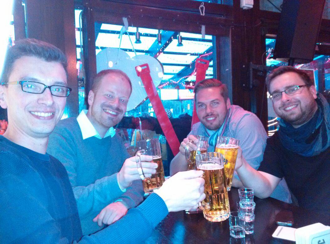 thepistolpete3's tweet photo. Endlich mal Fernsehen mit Niveau: Der Klügere kippt nach! #dkkn #somethingwithtaste #kannmanmalmachen #telemesse #yes http://t.co/hCe6mSkuuP