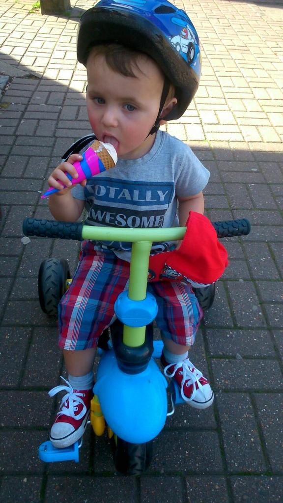 mateversden's tweet image. #Aaronisjustlikedaddy