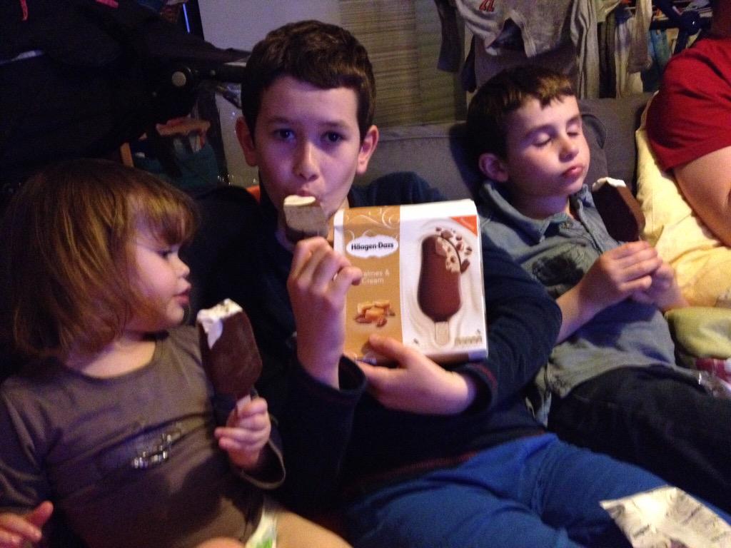 sof901's tweet image. #haagendazs #styleinside test approuvé. Glaces au gôut original, merci haagendazs😜🍦