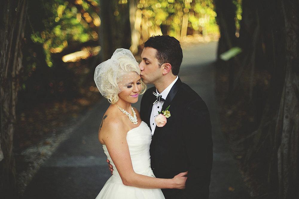 Junebug Weddings (@junebugweddings) on Twitter photo So many stunning images by <a href="/jasonmizephoto/">Jason Mize</a> in Annamae & Keith’s modern geometric #wedding → j.mp/1HLvVdS So many stunning images by <a href="/jasonmizephoto/">Jason Mize</a> in Annamae & Keith’s modern geometric #wedding → j.mp/1HLvVdS