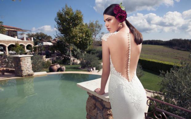 arizonabride's tweet photo. 5 Swoon-Worthy Wedding Dresses chosen by bridal fashion expert @lindsaykenna http://t.co/GujQkUOwO8 http://t.co/a4OdJkgv6d