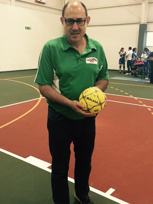 JulioGuedea's tweet photo. Con los deportistas de la Universidad de Veracruz @uv_mx http://t.co/Tnp5yr0cCV