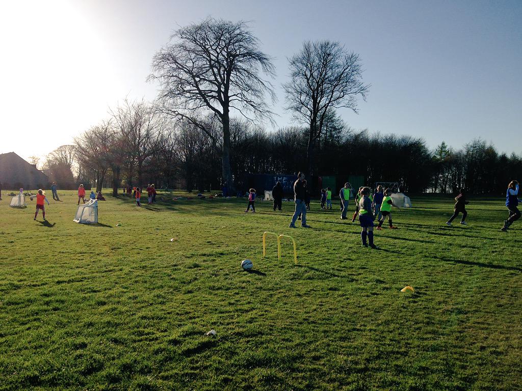 jomurphy92's tweet photo. Great to see 30 girls from Northfield project at their first session as Northstar Community Football Club tonight http://t.co/rL8ec796z2