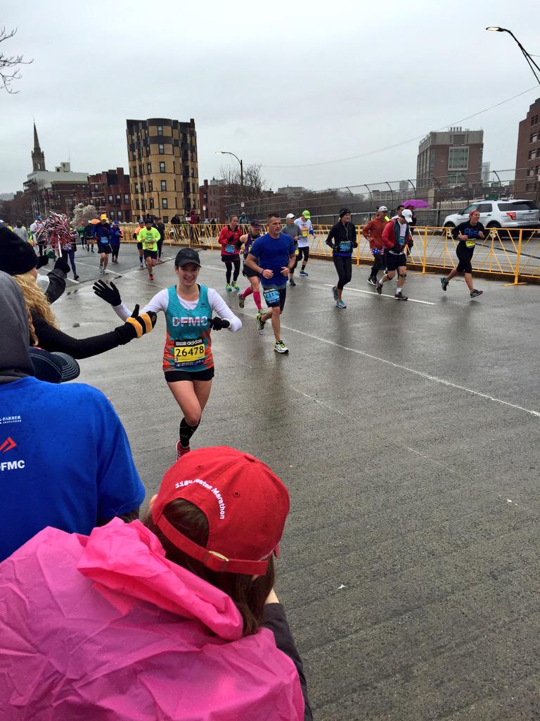 DanaFarber's tweet photo. Team #DFMC2015 runners at mile 25! Way to go team! #DFMC http://t.co/Z5ty0uDgH4