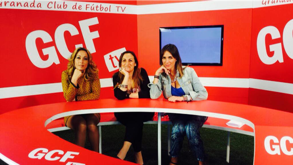 MJMesaOlea's tweet photo. Listas, calentando motores en un rato, tras #PlanetaGranada #TaconesFuera en @GCFTV_ con @teresamartinb y #VasArco!! http://t.co/zP21Y7awLW