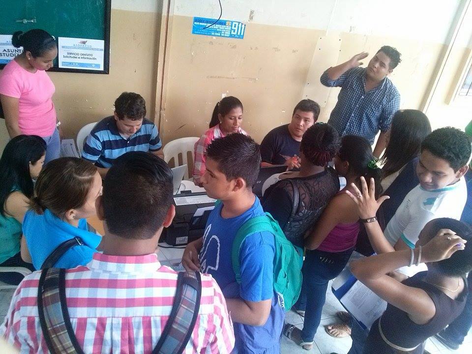 maugue's tweet photo. #ASOFACSO Movimiento #FACSOCIABLE #FACSO Más de 900 compañeros se beneficiaron de impresiones gratuitas e informac. http://t.co/paGvoC1Slb