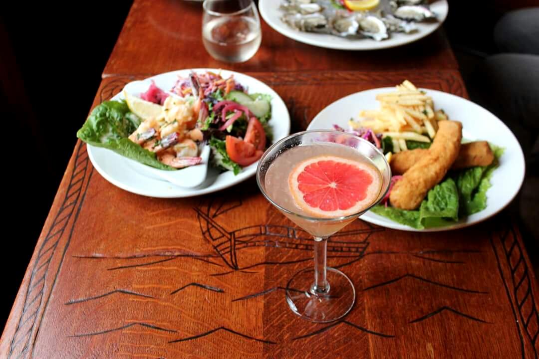 OysterBarPDX's tweet photo. Mondays are better with #martinis! And yummy dishes! #pdxeats #pdx #PDXNOW http://t.co/KrHiIOJ93z