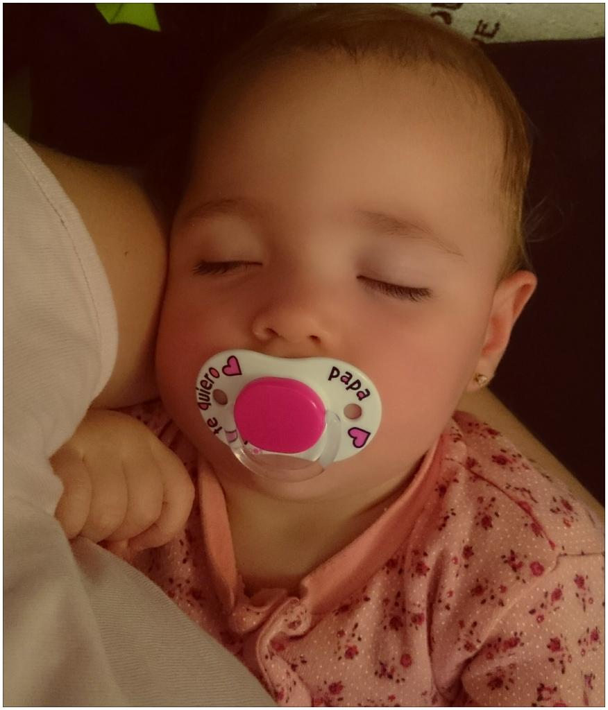 blanka_G010's tweet photo. Buenas noches! #beba! 😘😴👼👶 http://t.co/dZOumkrBJH