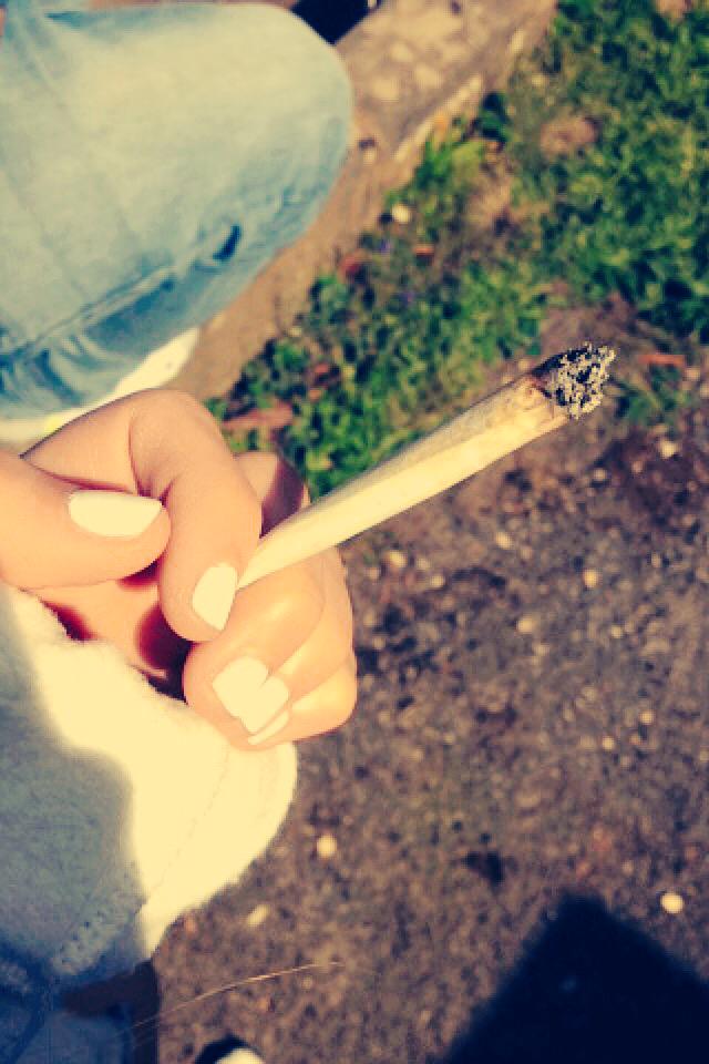 gracxwhitx's tweet photo. 420🍁 was a good day💖 http://t.co/qEq5afxZ26