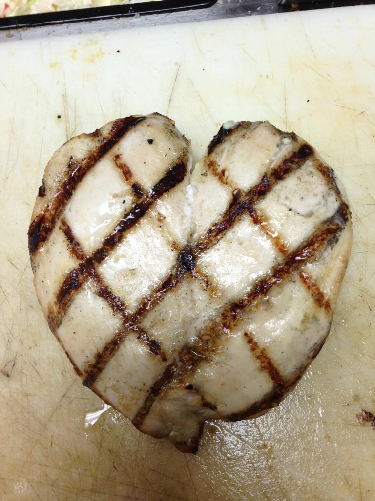 Cheftreyp's tweet photo. #grilllovinchicken http://t.co/36tYH0uK6R