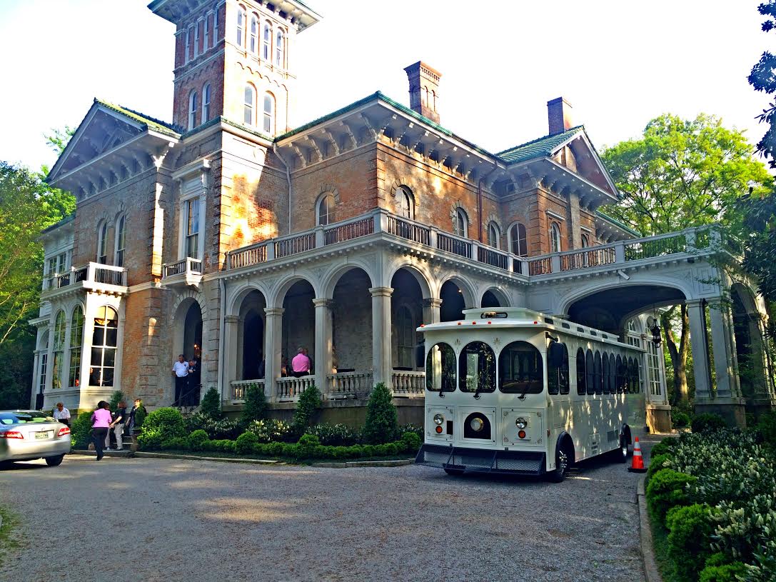 Tstarlimos's tweet photo. A Sweet Taste of Memphis History | Annesdale Mansion #Memphis #MCVB #Trolley http://t.co/dowko1buAS